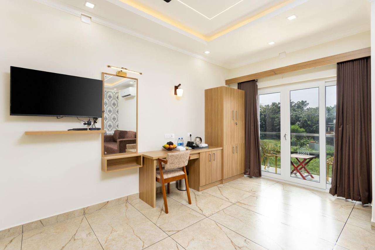 Esaa Airport Hotel Kochi Εξωτερικό φωτογραφία